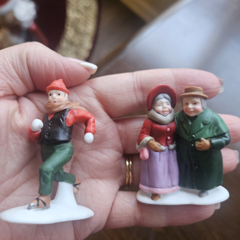 Charming Winter Figurines Set